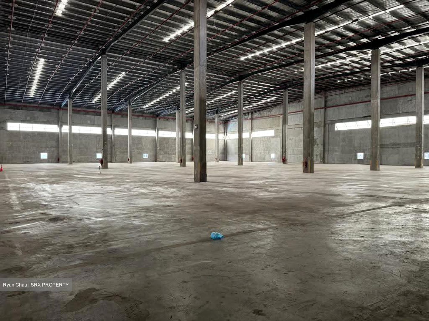 Expo Drive (D16), Warehouse #611354831